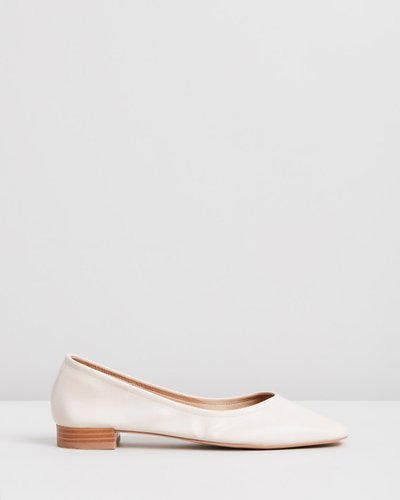 Adrianna Flats