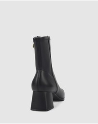 Siren - Noelle Block Heel Ankle Boots