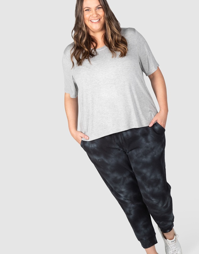Love Your Wardrobe - Kelly Dipped Hem T-shirt