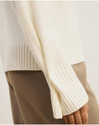 Atmos&Here - April Classic V-Neck Knit Jumper