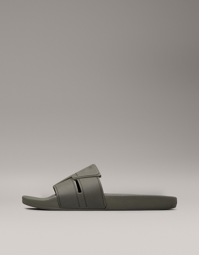 Calvin Klein - Embossed Logo Slides