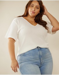 Atmos&Here Curvy - Sasha Waffle V-Neck Tee
