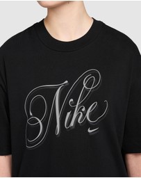 Nike - NSW SS Tee Boxy Script