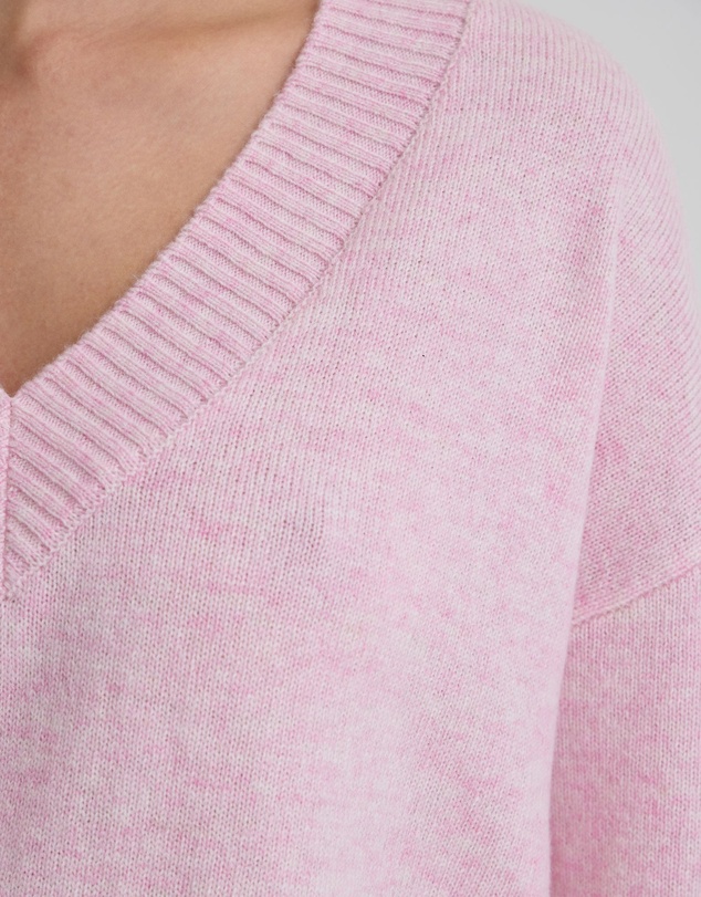 Oxford - Astrid V Neck