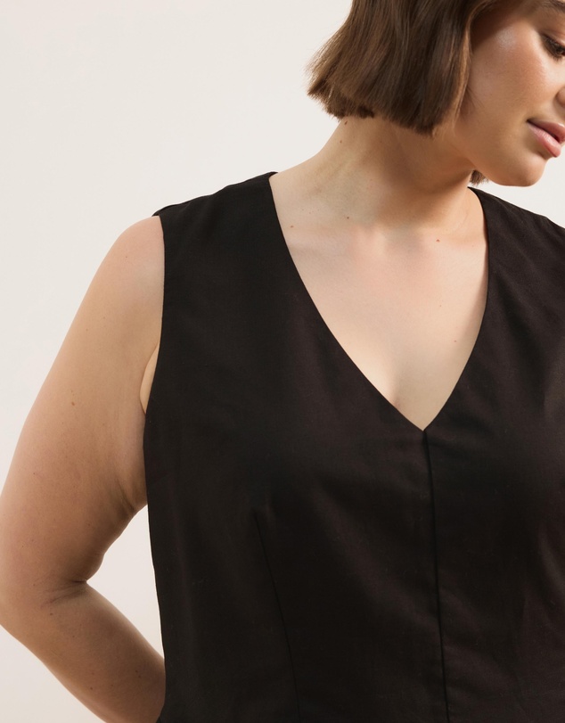 Atmos&Here Curvy - Lola Linen V-Neck Peplum Top
