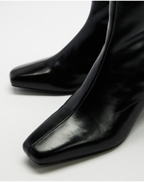 AERE - Maria Leather Kitten Heel Boots