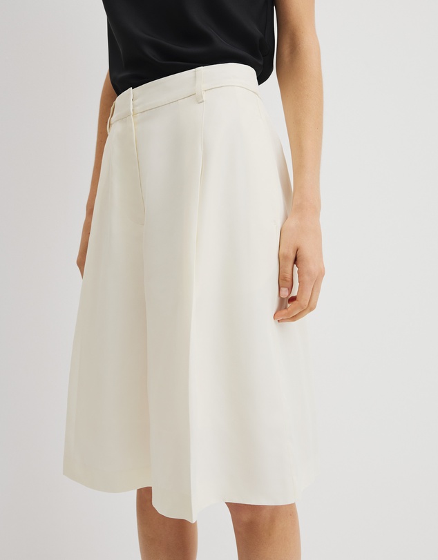 Country Road - Crepe Bermuda Short