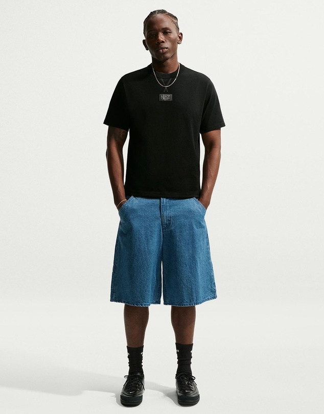 Nike - Sportswear Tailored Premium Patch Essentials T-Shirt