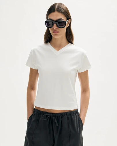 Minima Esenciales - Sabine High V Neck T-Shirt