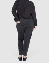 Love Your Wardrobe - Gabby Black Wash Stretch Jeans