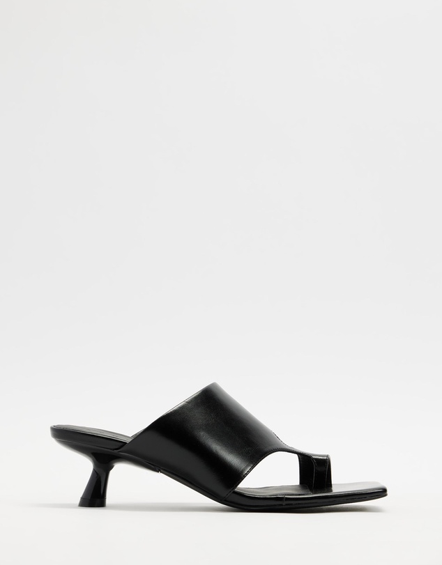 AERE - Asymmetric Heels