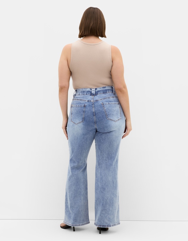 City Chic - Plus size Pia Fit Bootleg Jean - light wash