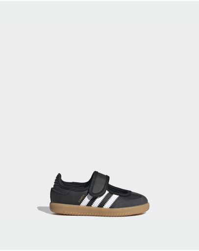 Core Black / Cloud White / Gum