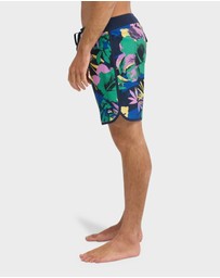 Quiksilver - Mens Surfsilk Scallop 18