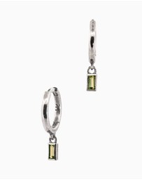 SUE THE BOY - Peridot Baguette Huggie