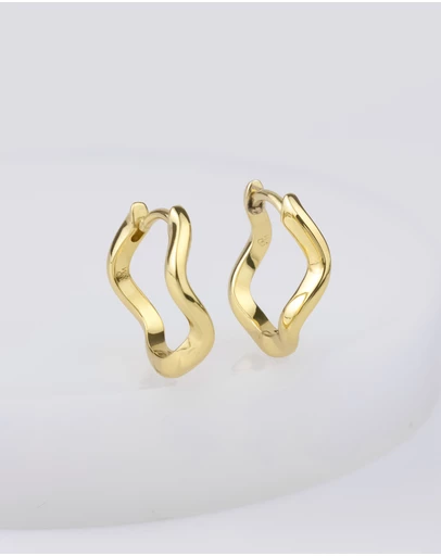 Wanderlust + Co - Scallop Gold 10mm Huggie Earrings