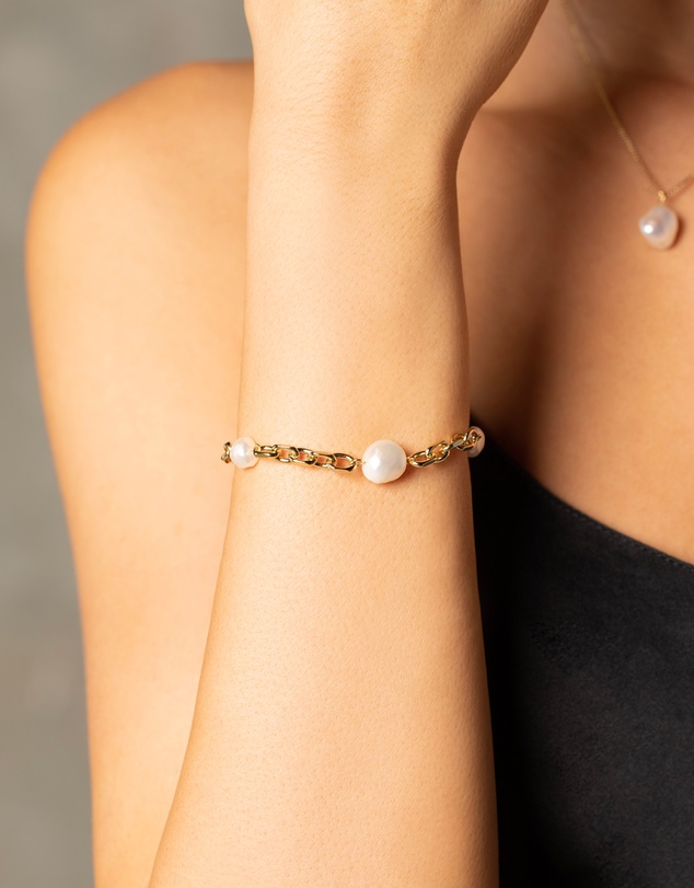 Mestige - Flamenco Pearl Bracelet - 18K Gold Plated
