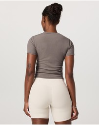 Vuori - Pose Fitted Tee