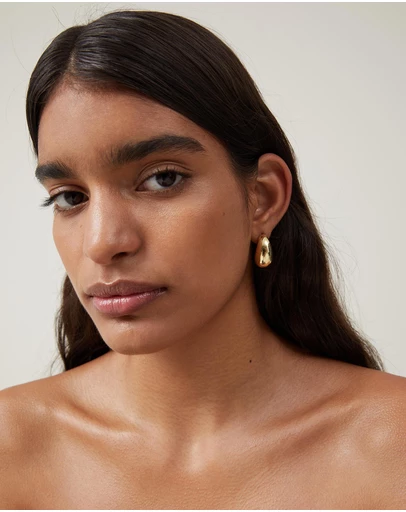 Rubi - Mid Charm Earring