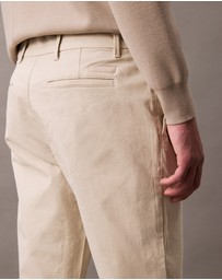 Calvin Klein - Slim Chinos