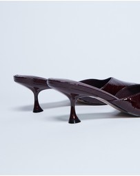 TOPSHOP - Ivette Croc Patent Close Toe Mules