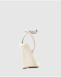 LANA WILKINSON - Mona Patent Wedge