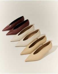 Siren - Flynn Point Toe Pumps