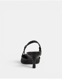 GUESS - Yanno Pumps