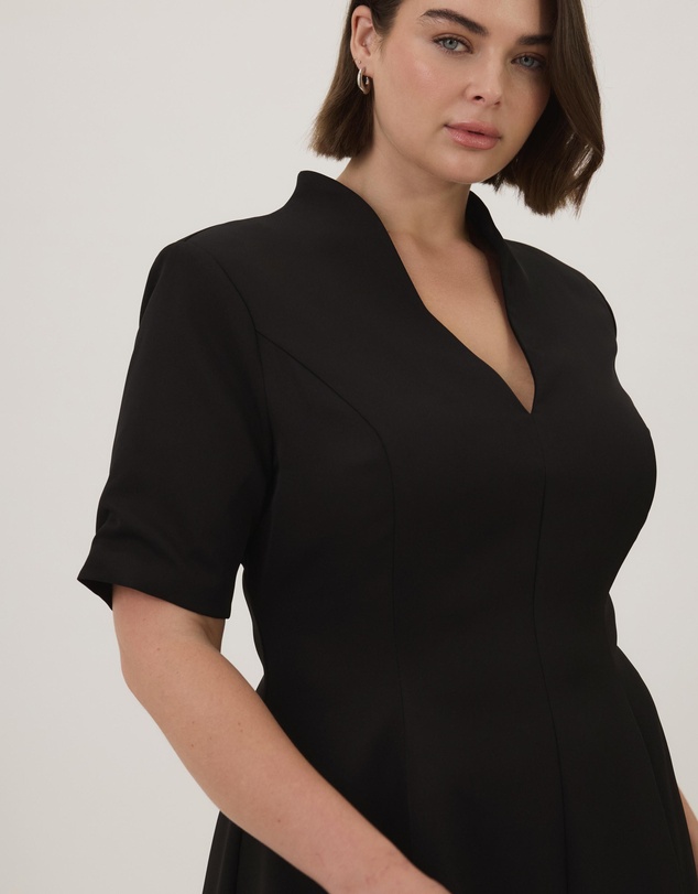Atmos&Here Curvy - Arlo Short Sleeve Button V-Neck Maxi Dress