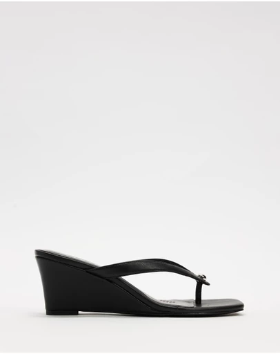 Dazie - Jacqui Stud Wedge Thongs