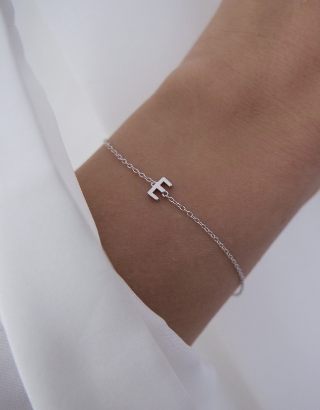 The Silver Collective - Petite A-Z Letter Bracelet Silver - K
