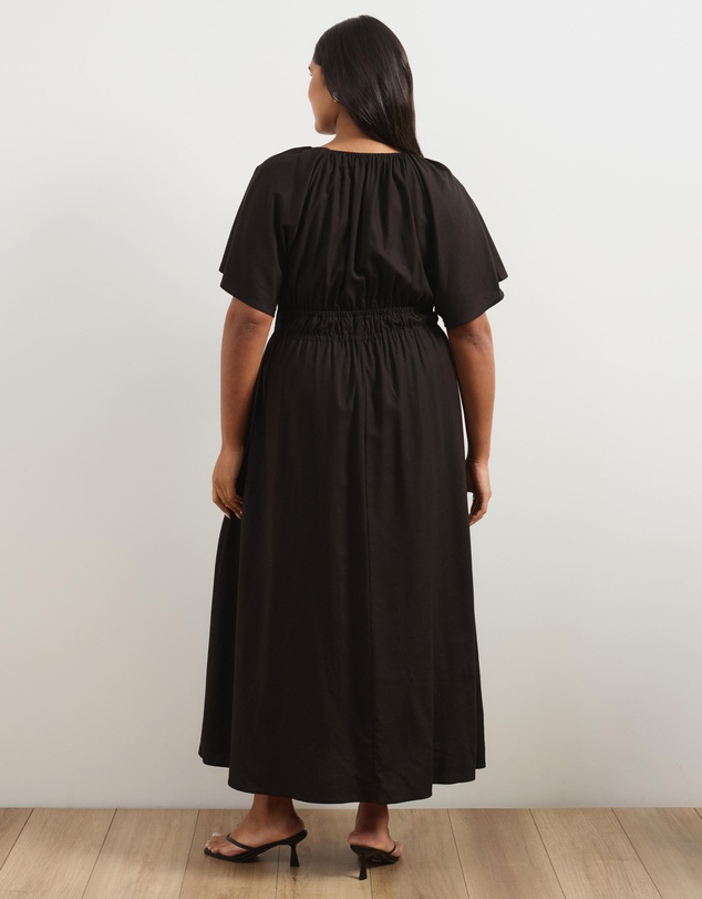 Atmos&Here Curvy - Linen Blend Maxi Dress With Flutter Sleeve