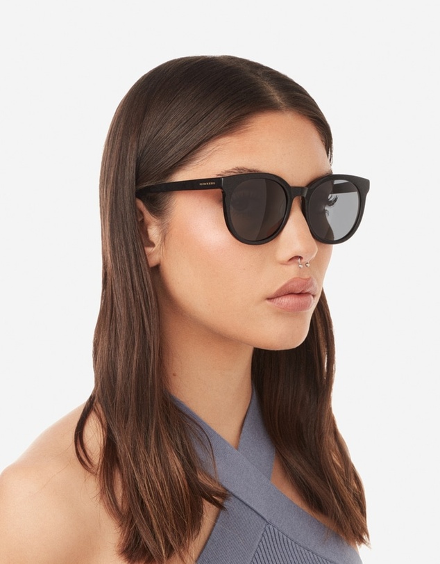 Hawkers Co - HAWKERS - Black Dark RESORT Sunglasses for Men and Women UV400