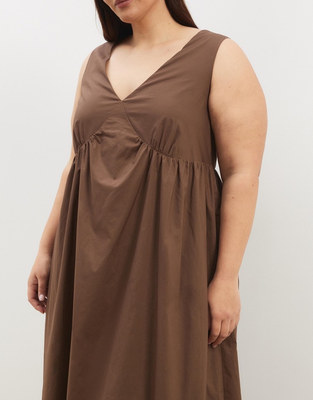 Atmos&Here Curvy - Louisa V-Neck Midi Dress