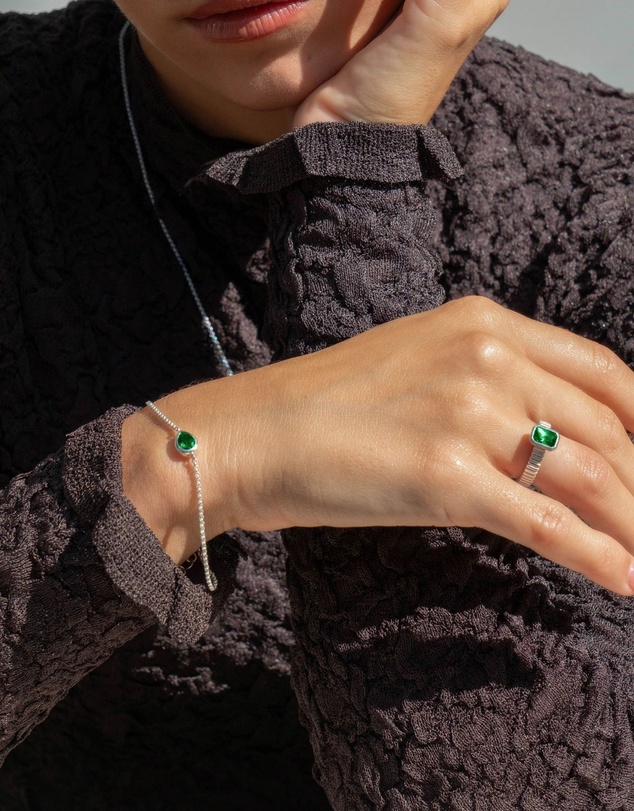 Dower & Hall - Women's Green Garnet Pear Chain Bracelet In Sterling Silver