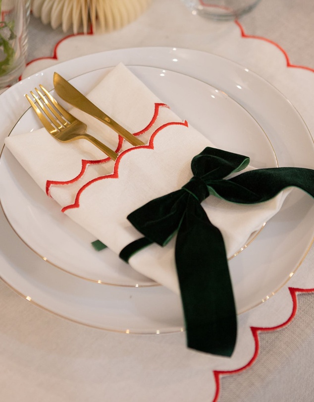 Tablescaped - Festive Season - Set of 4 Green Velvet Bow Napkin Rings