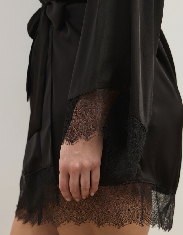 Atmos&Here Curvy - Pearl Lace Trim Satin Robe