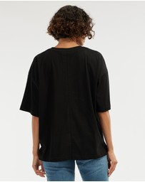 Amelius - Leah Boyfriend Tee