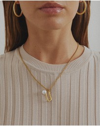 Zahar - Pearl Letter U Necklace