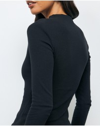 AERE - Aurelie Buttoned LS Top