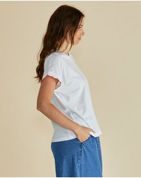 Betty Basics - Sloane Scallop Tee