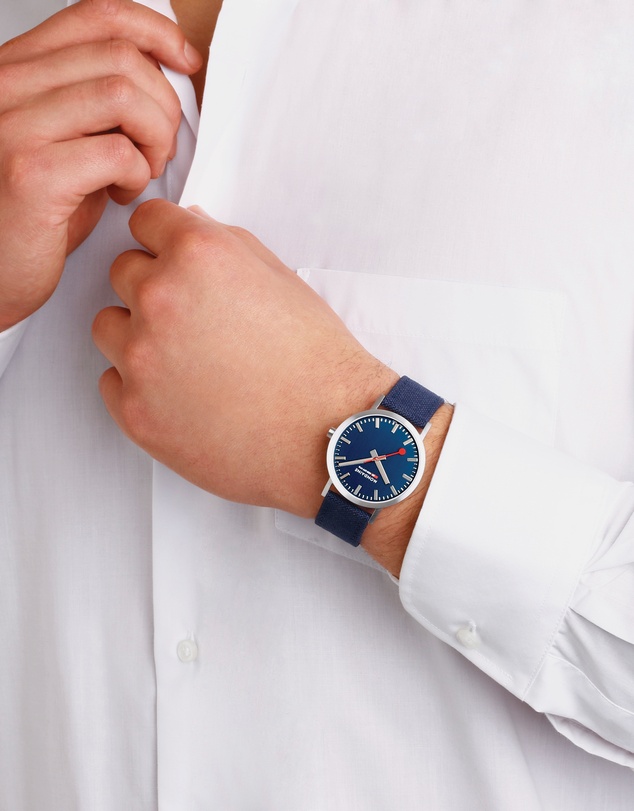 Mondaine - Mondaine Official Swiss Railways Classic Deep Blue Watch
