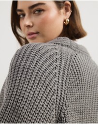 Atmos&Here Curvy - Reese Chunky Knit Wrap Cardigan