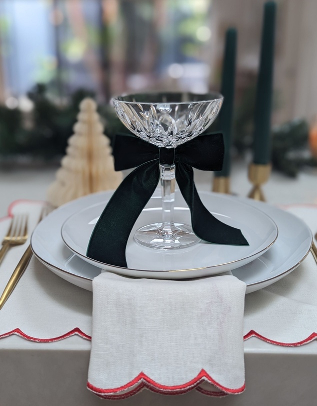 Tablescaped - Festive Season - Set of 4 Green Velvet Bow Napkin Rings