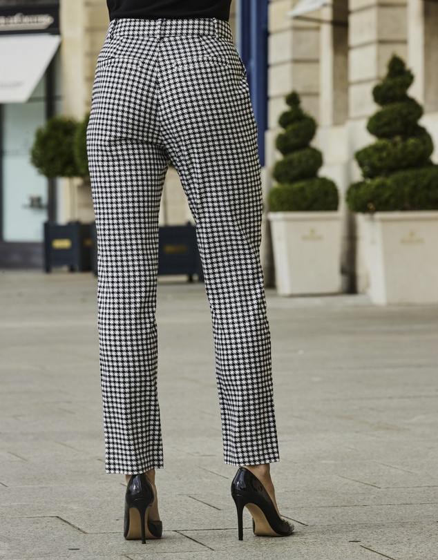 Sosandar - Houndstooth Print Tapered Leg Trousers
