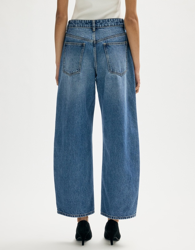Minima Esenciales - Quentin Mid Rise Barrel Leg Jeans