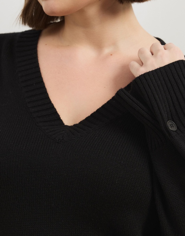 Atmos&Here Curvy - April Classic V-Neck Knit Jumper