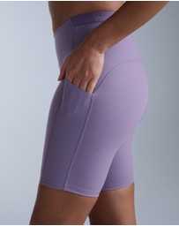 2XU - Form Stash Hi-Rise 6 Inch Compression Shorts with Pockets