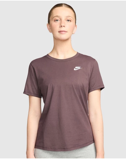 Nike - Sportswear Club Essentials T-Shirt