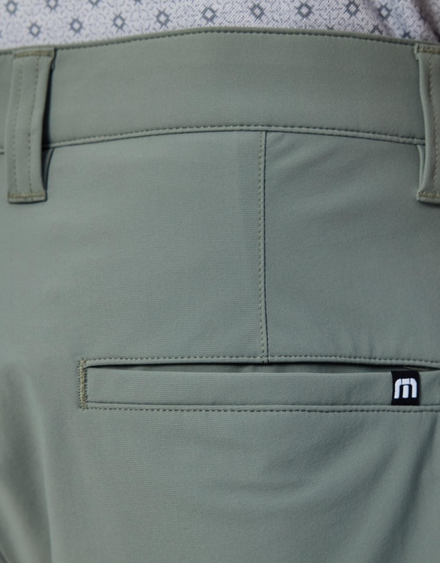 TravisMathew - Hero Hour Golf Shorts 8in